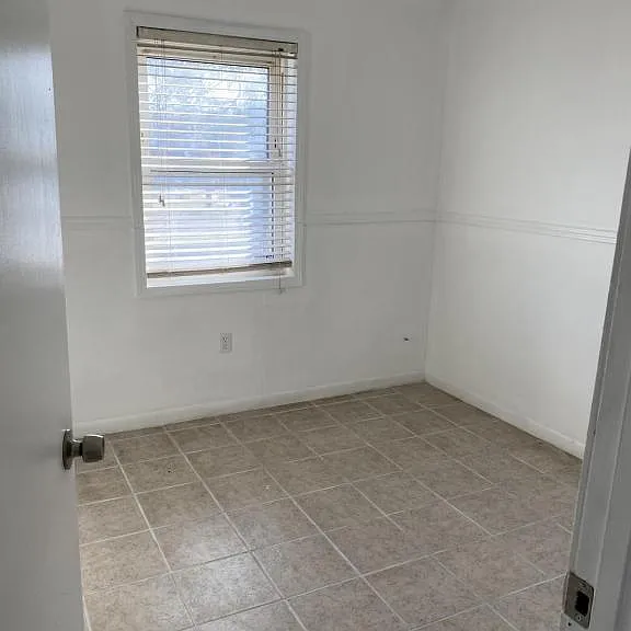 720 W Railroad St — Photo 3