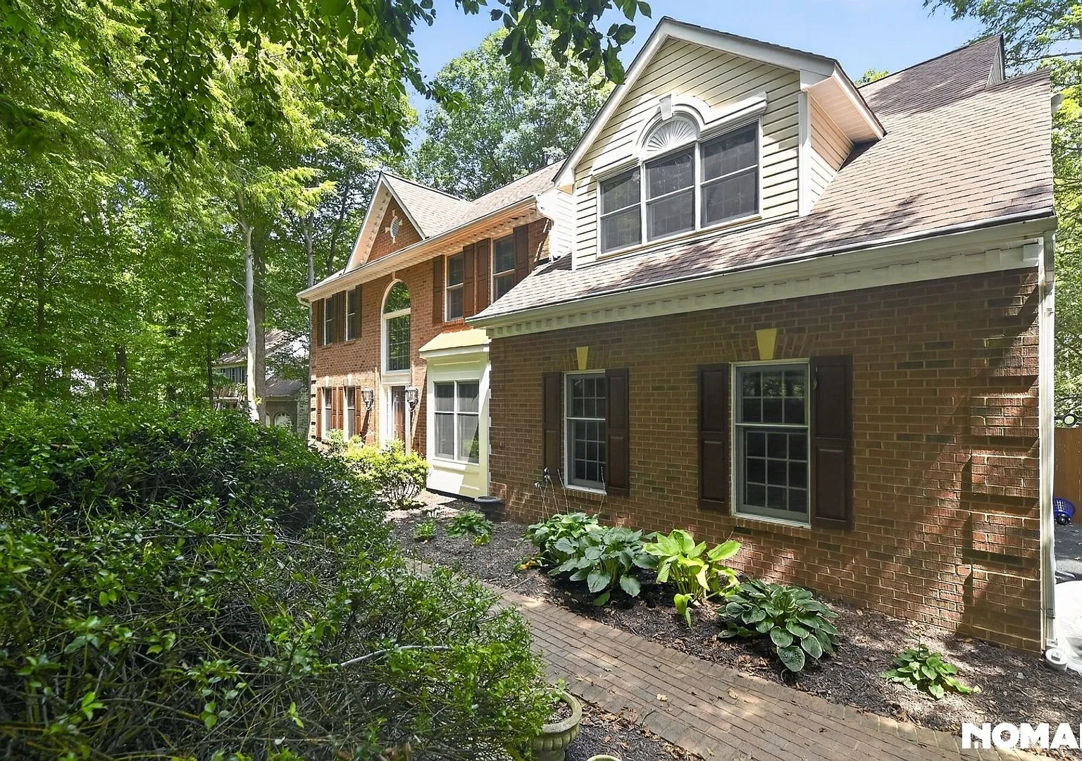 "House on a Hill" Blends Convenience and Wooded Retreat — Photo 4