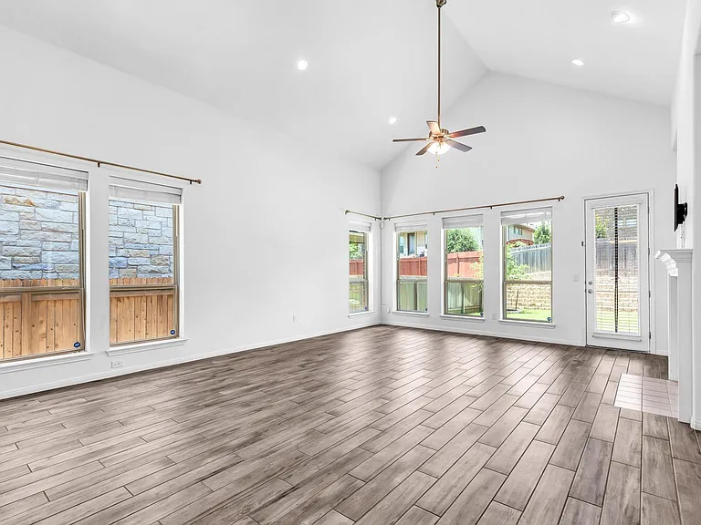 2907 Zelma Dr — Photo 11