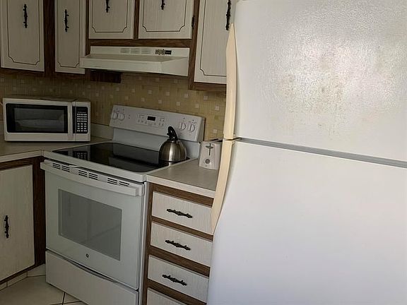 4th image of 107 Burgundy Dr #C