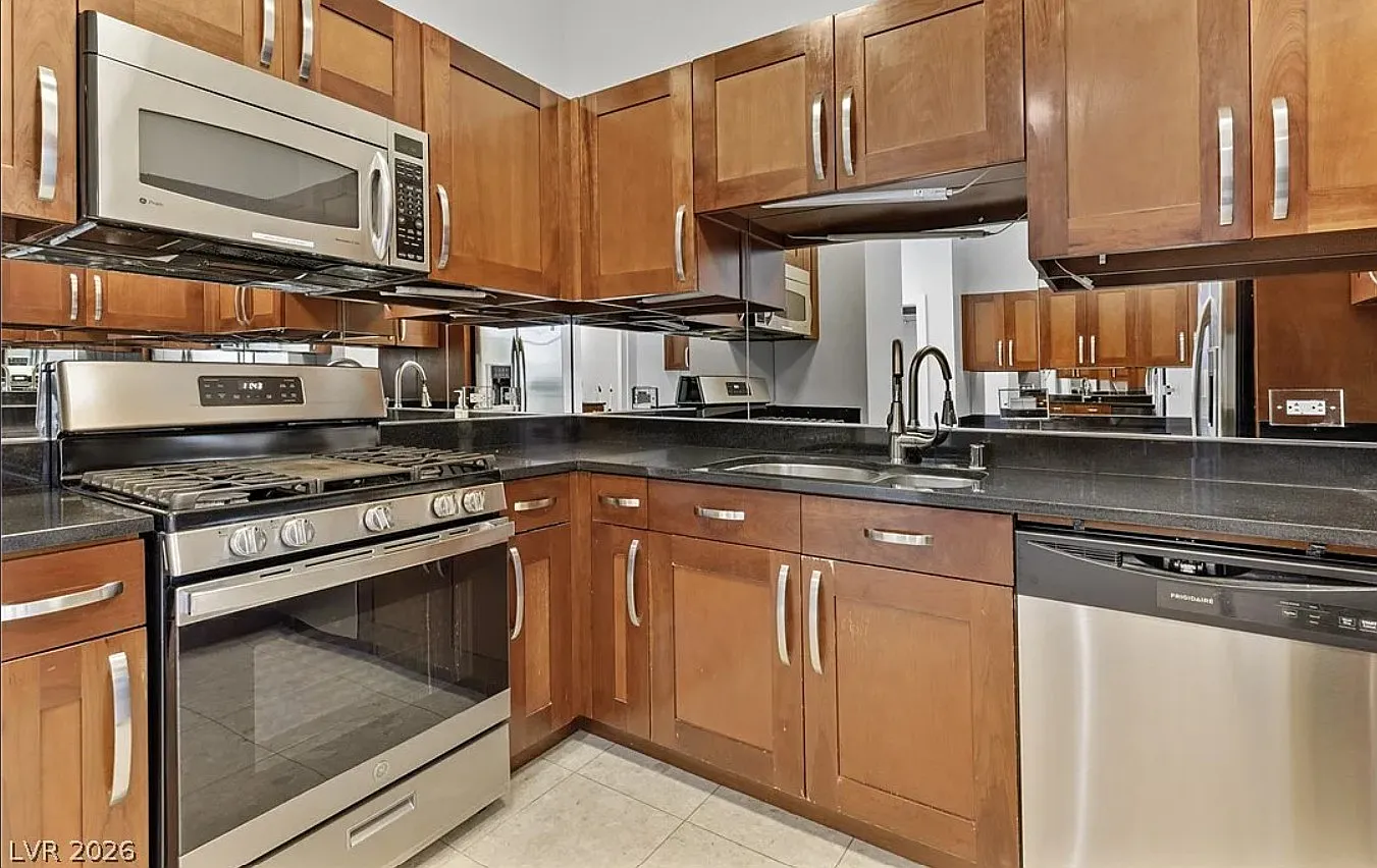 2 bed, 1555 sqft, $4,000 — Photo 4