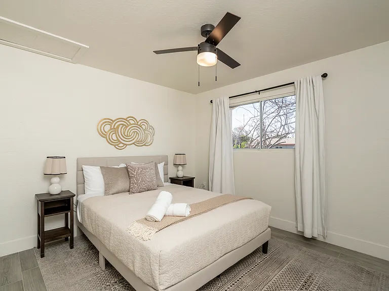1047 W Elna Rae St — Photo 11