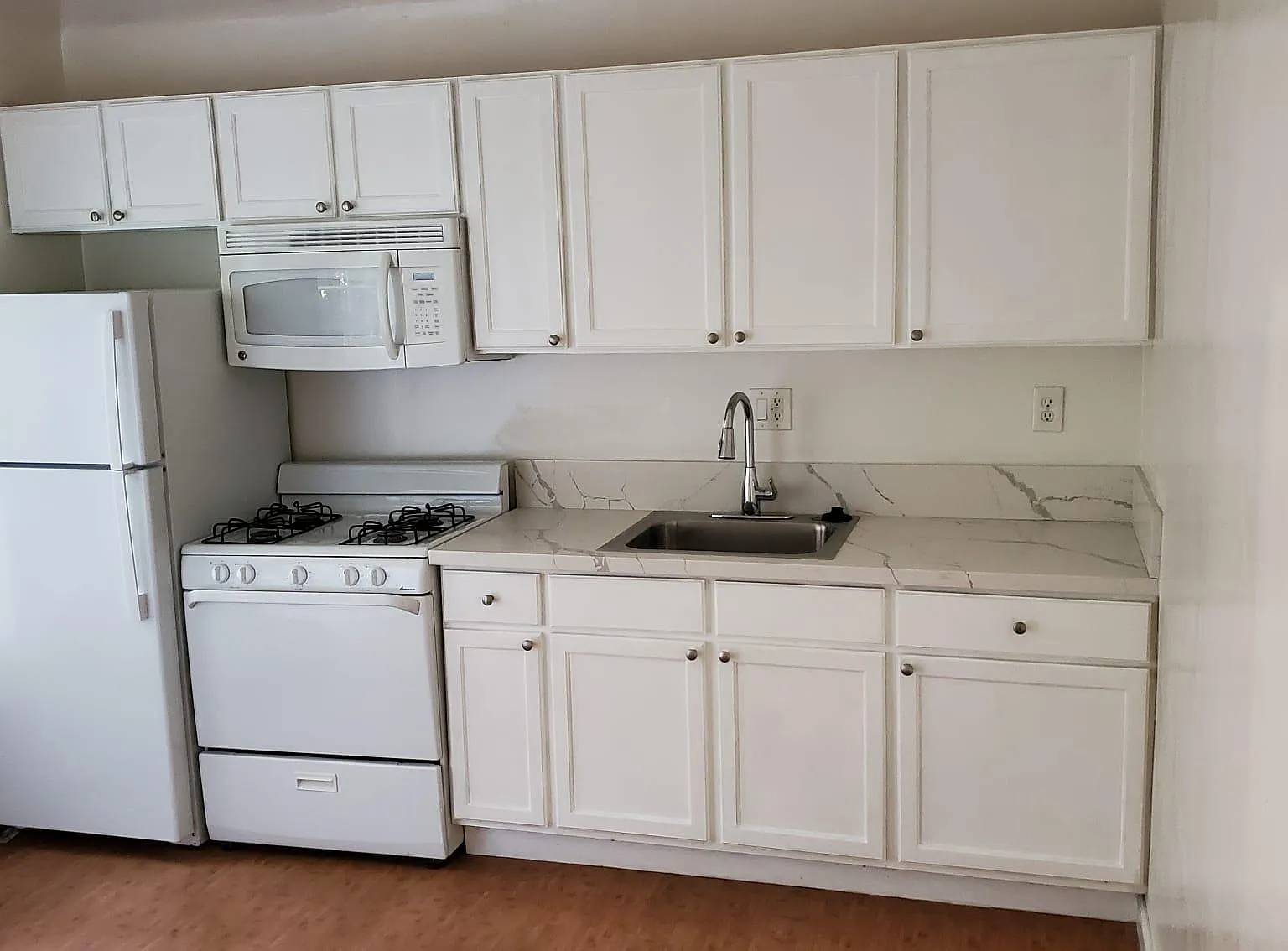 Studio, 450 sqft, $1,795 — Photo 2