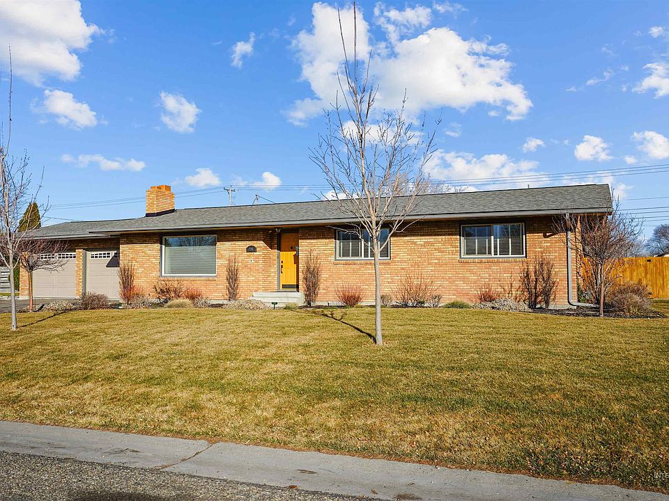 1st image of 206 Pleasant Way