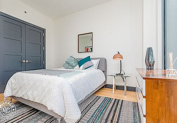 3rd image of 10 Montieth St #914