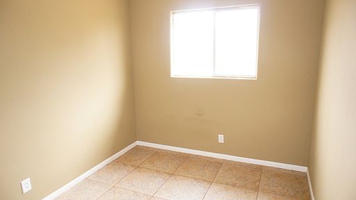 5th image of 863 Hart Ave