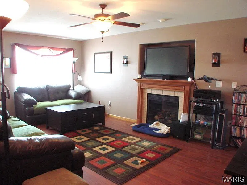 3 bed, 3.0 bath, 1880 sqft, $1,800 — Photo 3