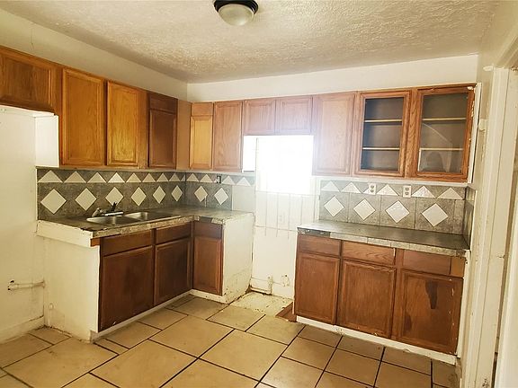 3rd image of 5238 Pershing St