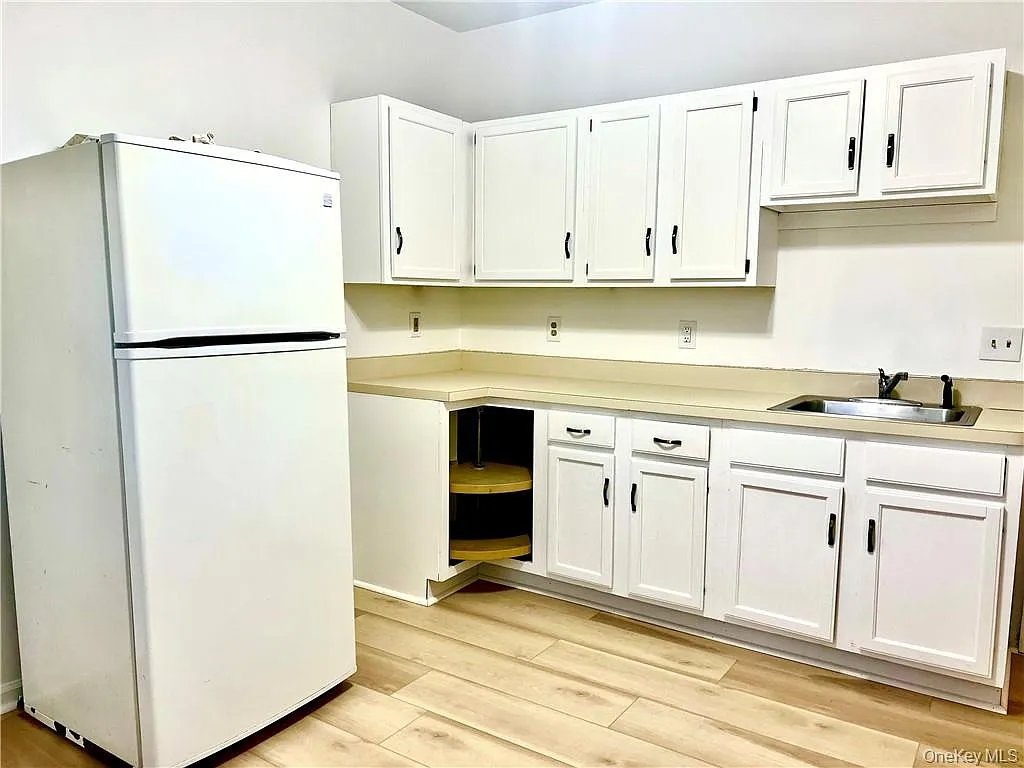 3 bed, 1.0 bath, 1440 sqft, $1,850 — Photo 3