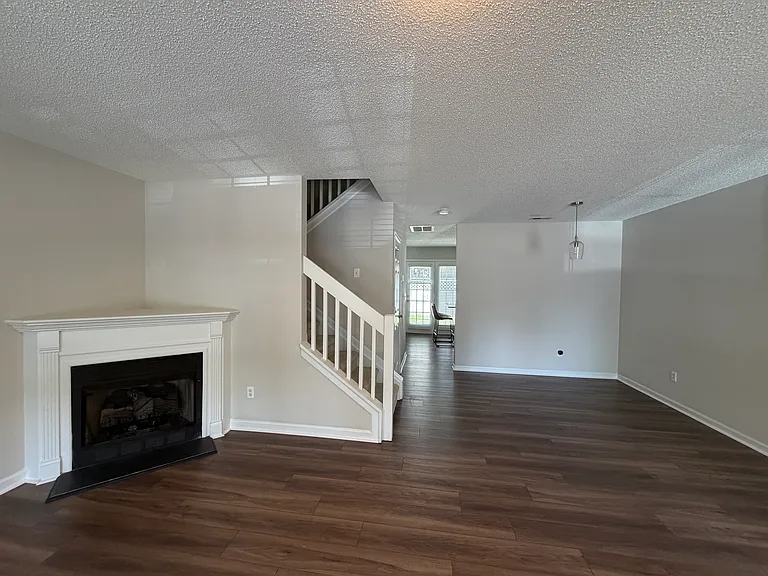 405 Gelderland Dr — Photo 13
