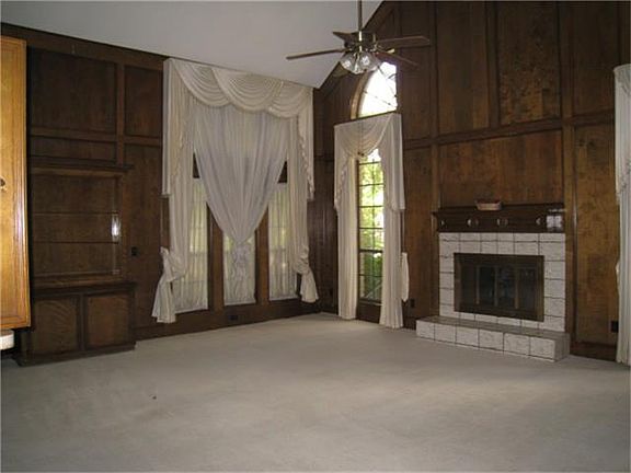 5th image of 3210 Deer Creek Dr