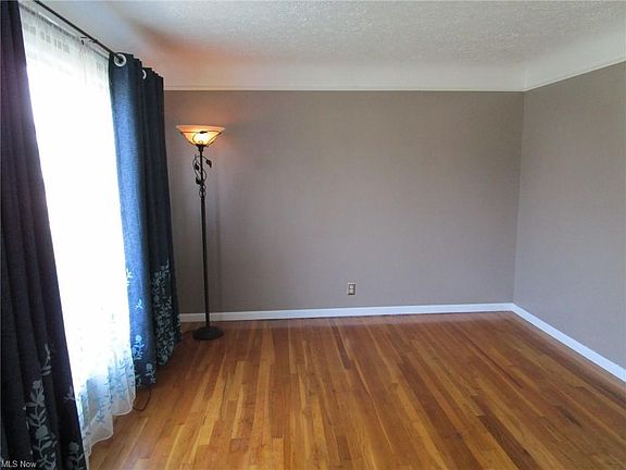 3rd image of 15859 Harrison Dr