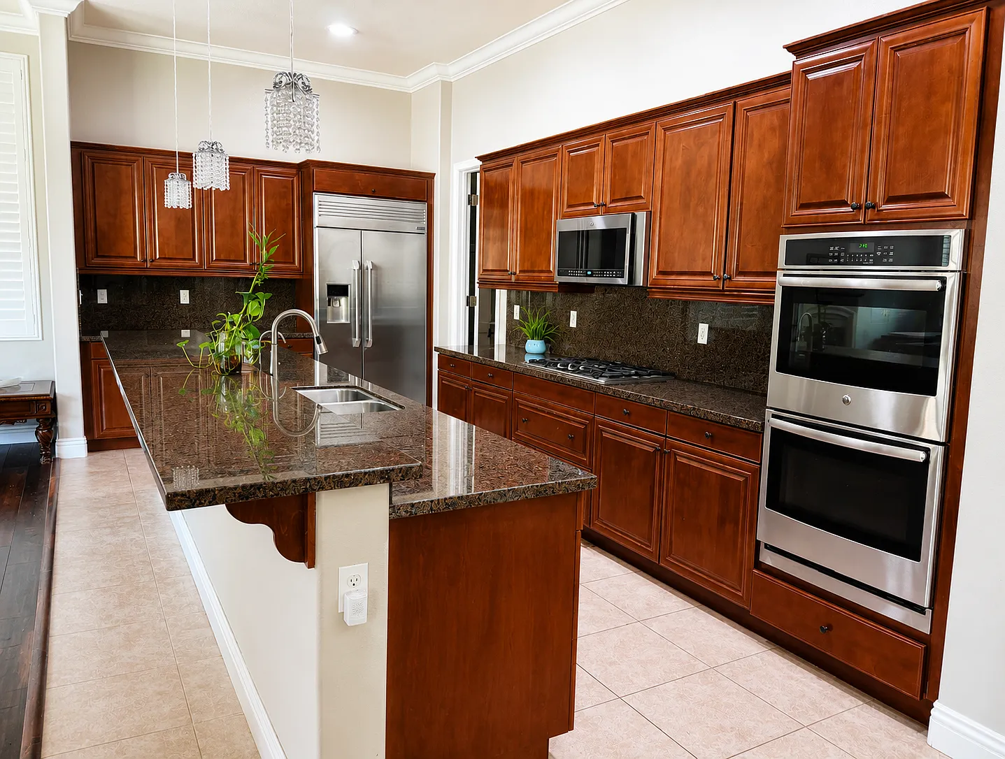 4 bed, 2.5 bath, 2692 sqft, $4,295 — Photo 4