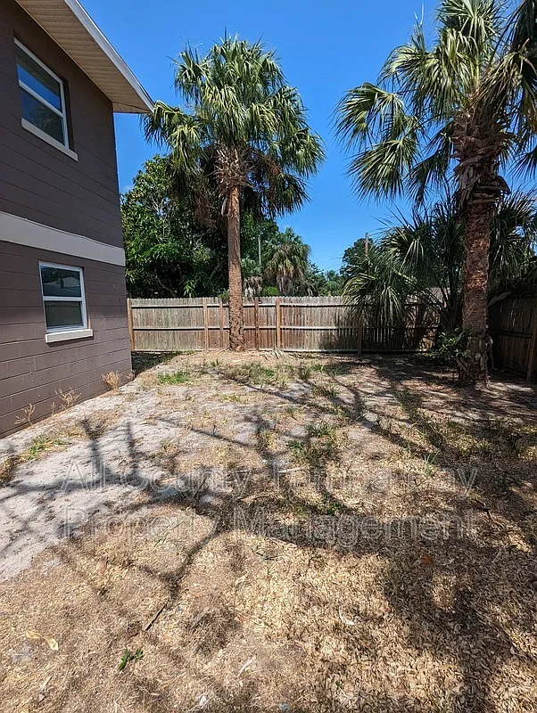 3 bed, 2.0 bath, 1012 sqft, $1,995 — Photo 2