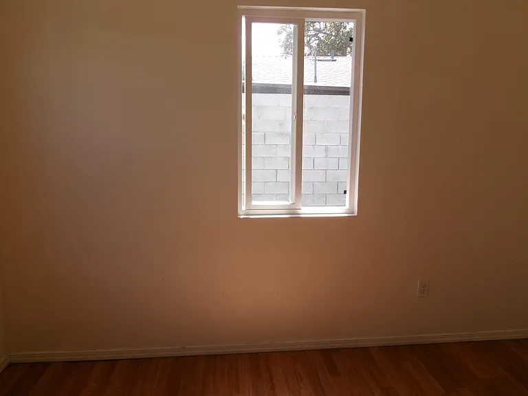 1209 W 60th Pl — Photo 7