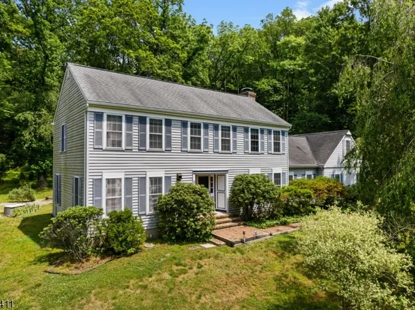 66 Grayrock Rd, Clinton Twp., NJ 08809