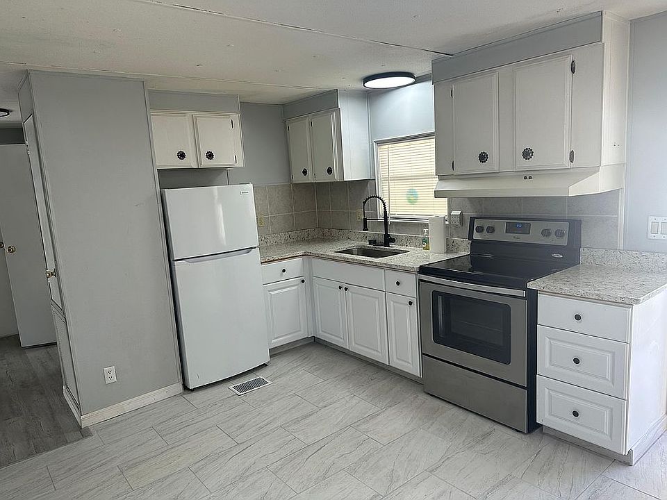 1st image of 256 Queen Mary Loop