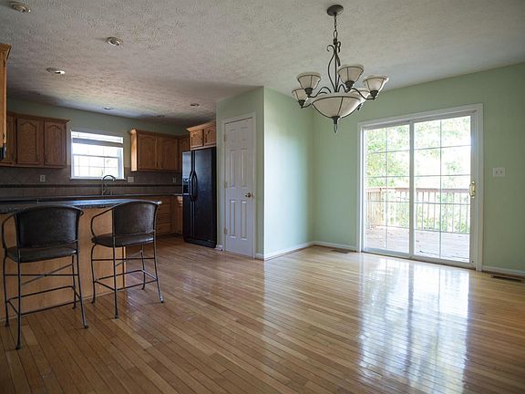 5th image of 221 Millhouse Dr