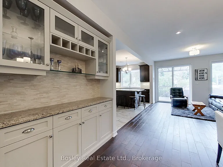 104 Delphi Ln — Photo 9
