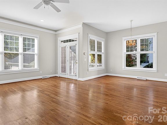 4th image of 15817 Trenton Place Rd