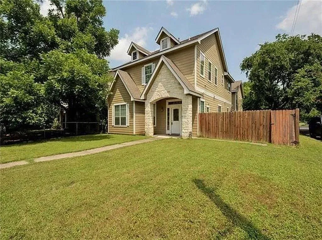 5 bed, 3.5 bath, 2485 sqft, $4,495 — Photo 2