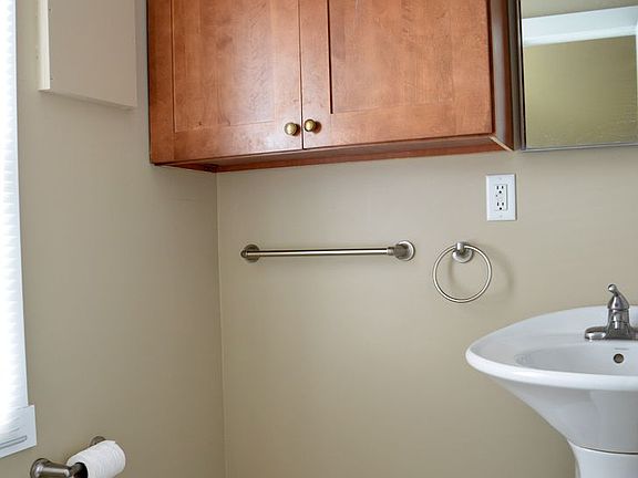 4th image of 3740 Bryant Ave S #3