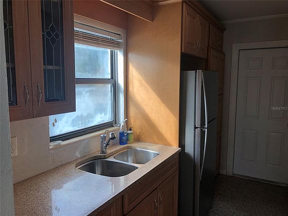 3rd image of 741 W Webster Ave