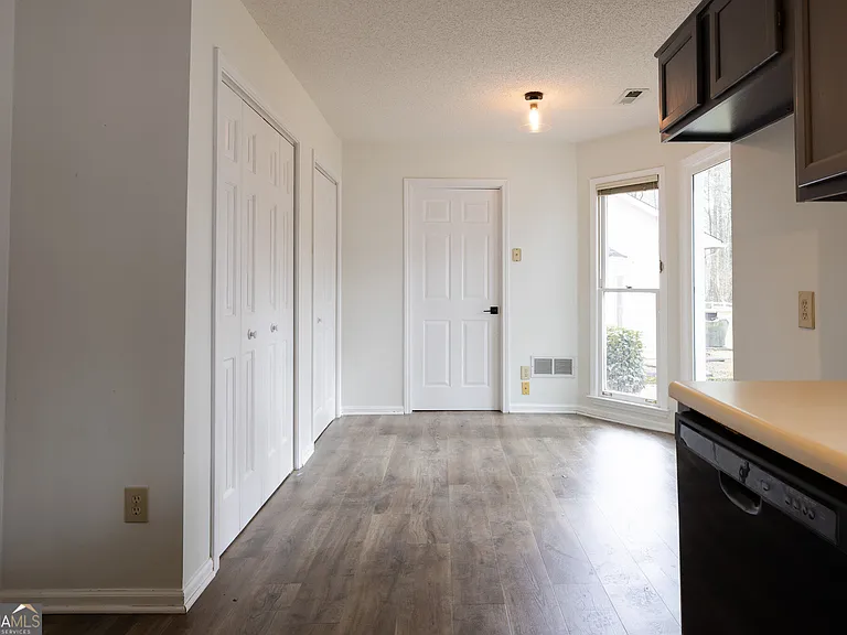 112 Glendale Dr — Photo 33