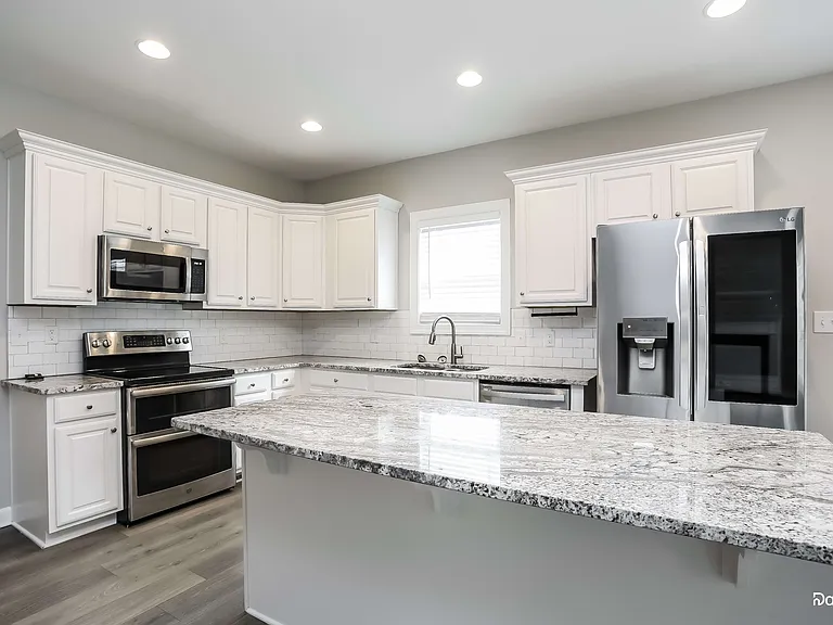 124 Stratocastor Dr — Photo 4