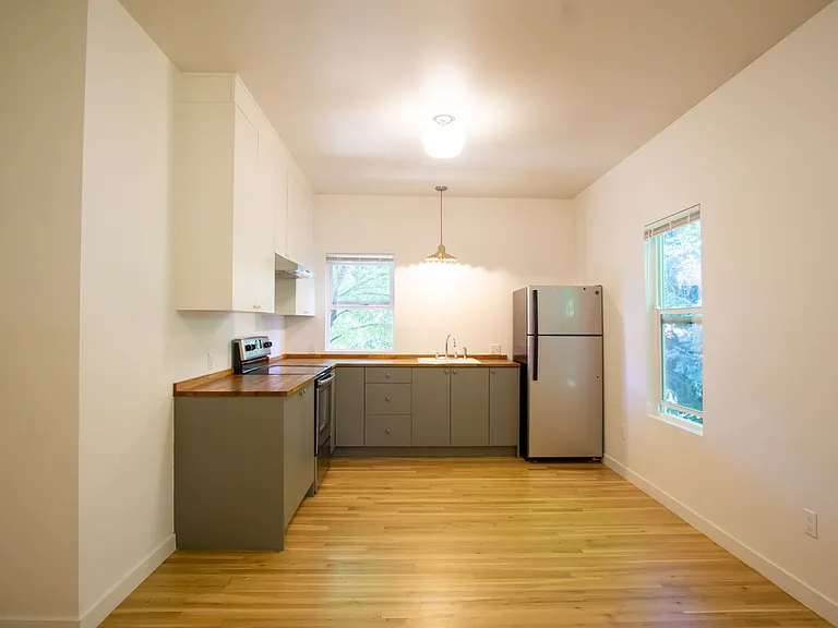 6426 N Princeton St #9 — Photo 4