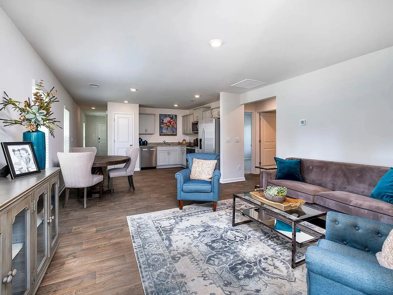 3 bed, 1257 sqft, $1,850 — Photo 3