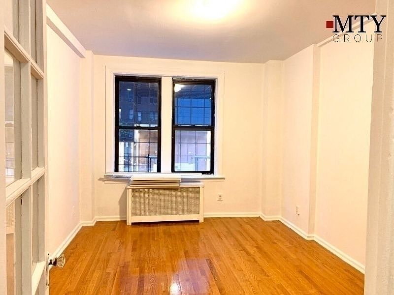 1st image of 155 E 52nd St #A22