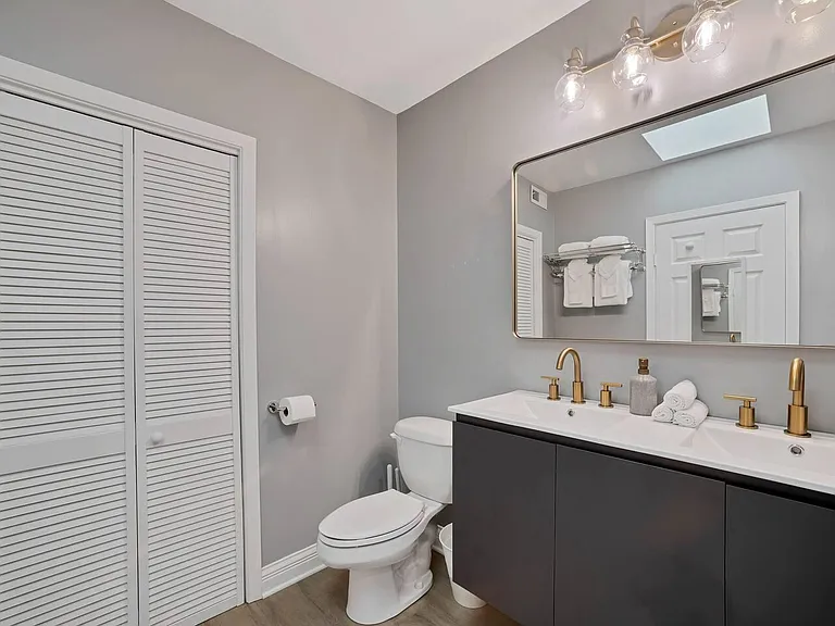 1807 W Erie St #2 — Photo 13