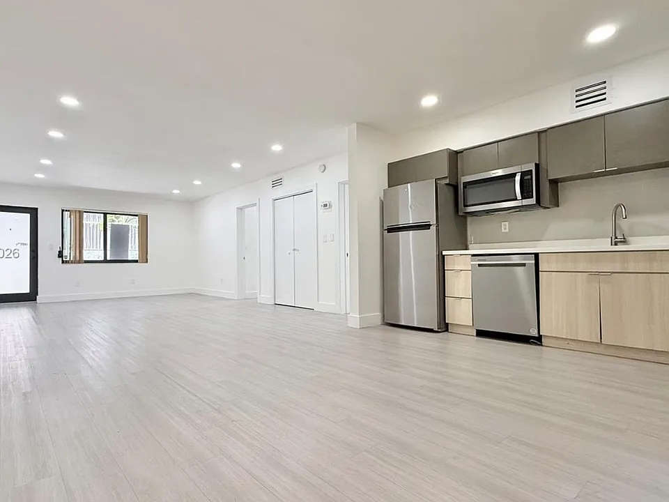 609 Lenox Ave #A2