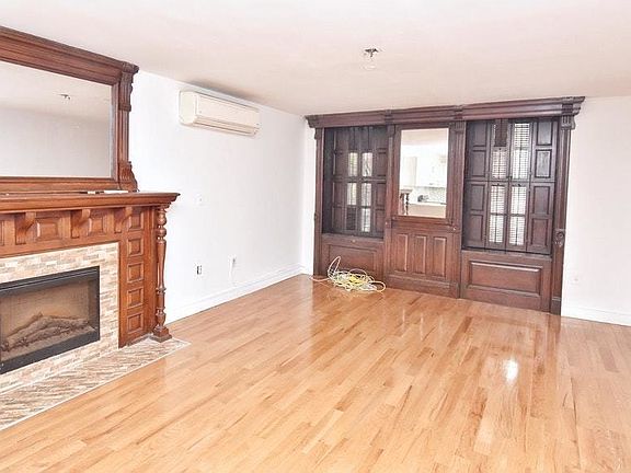 2nd image of 145 W 131st St