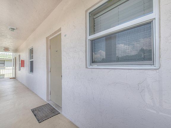 3rd image of 312 Northlake Dr APT 202