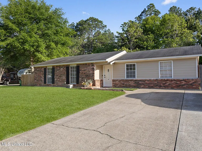 12916 Rosemont St — Photo 2