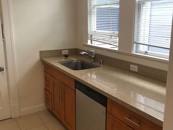 2nd image of 1031 Leavenworth St #15