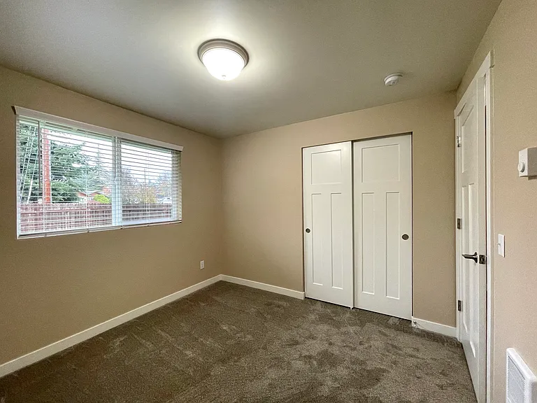 Guest bedroom.