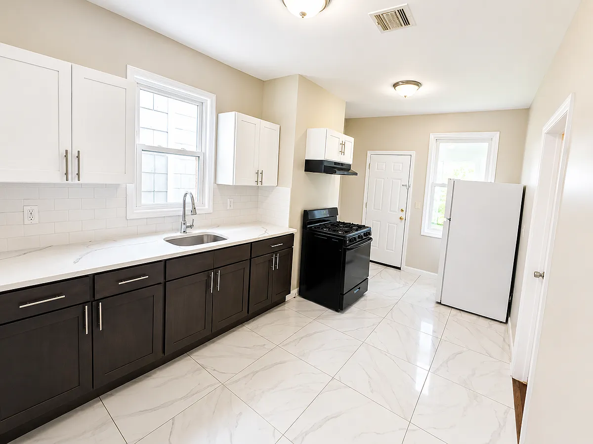 Building Photo - 729 S 19th St #3