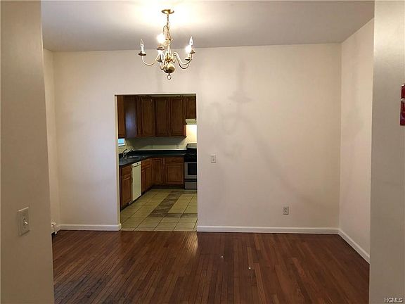 4th image of 115 N Kensico Ave #A