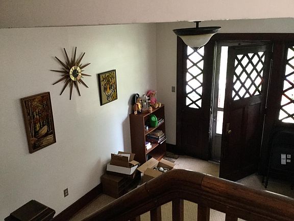 Steps to 1st fl shared entry hall