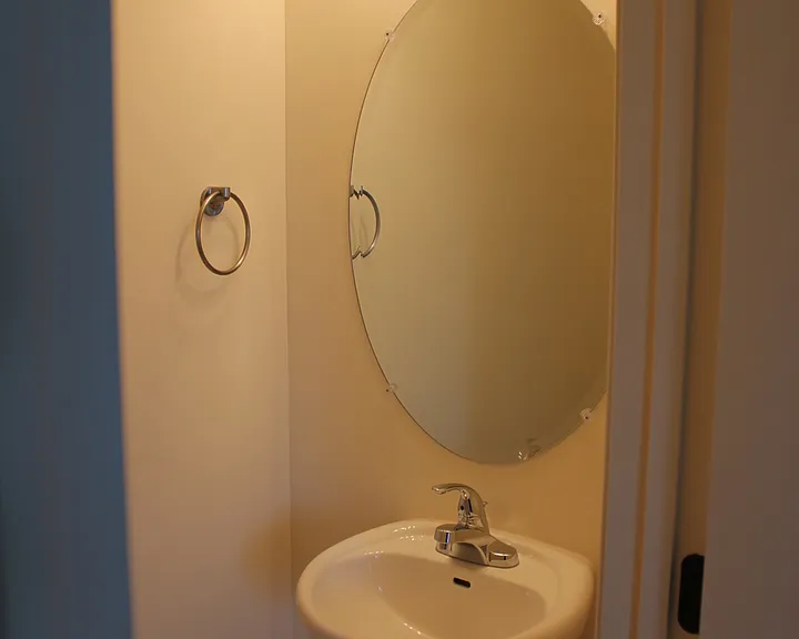 1033 Wellington Dr — Photo 3