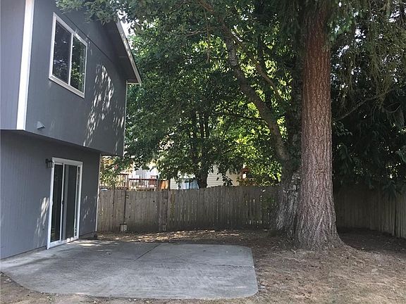 4th image of 7605 194th Ave E