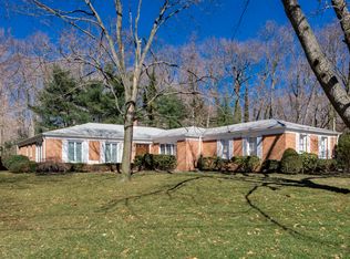 1421 Georgian Dr, Moorestown, NJ
