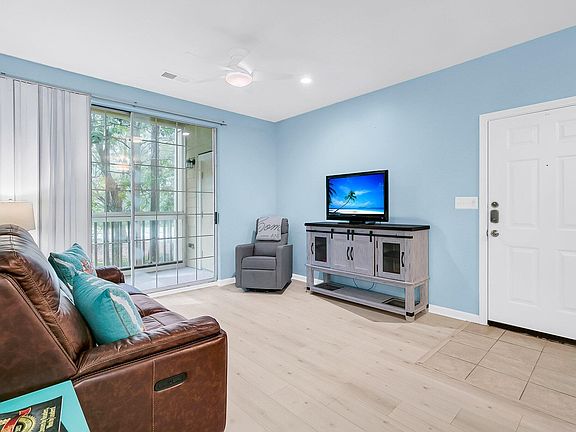 3rd image of 1600 Long Grove Dr Unit 1316