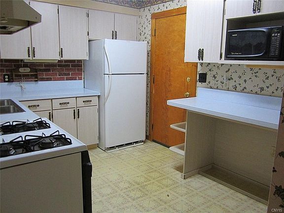 4th image of 327 Dickerson Dr N