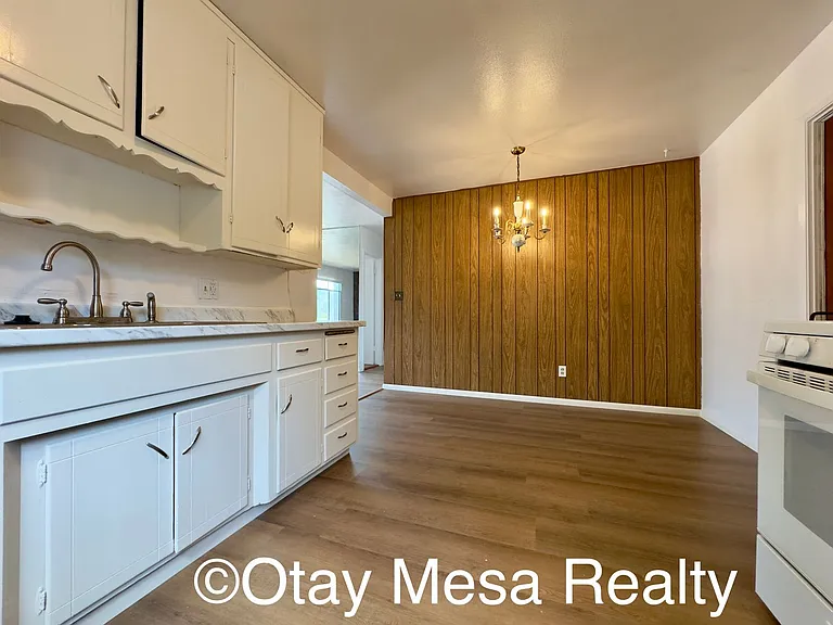 1105 Elder Ave — Photo 2