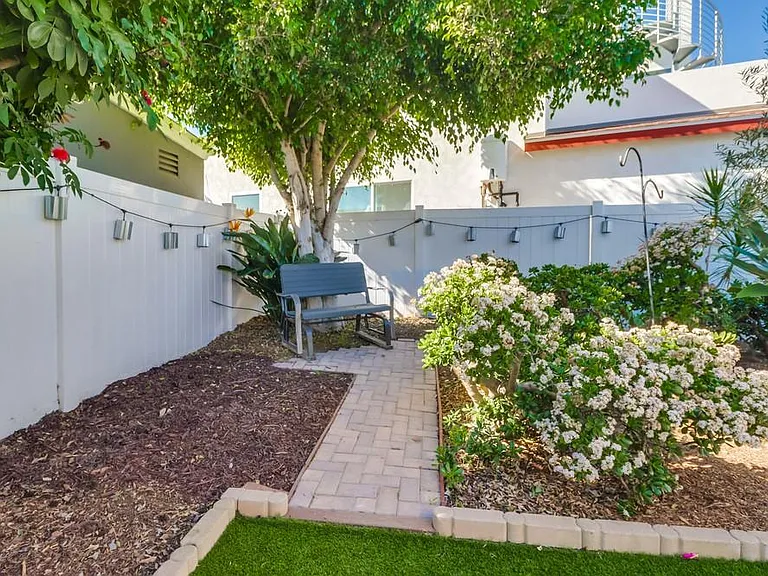 984 Catalina Blvd — Photo 30