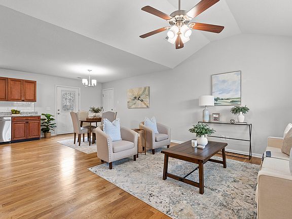 4th image of 124 Headlyn Dr